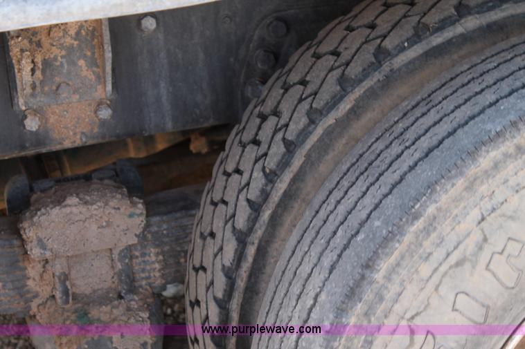 image for item C3693 1993 Ford LTS9000 vactor truck