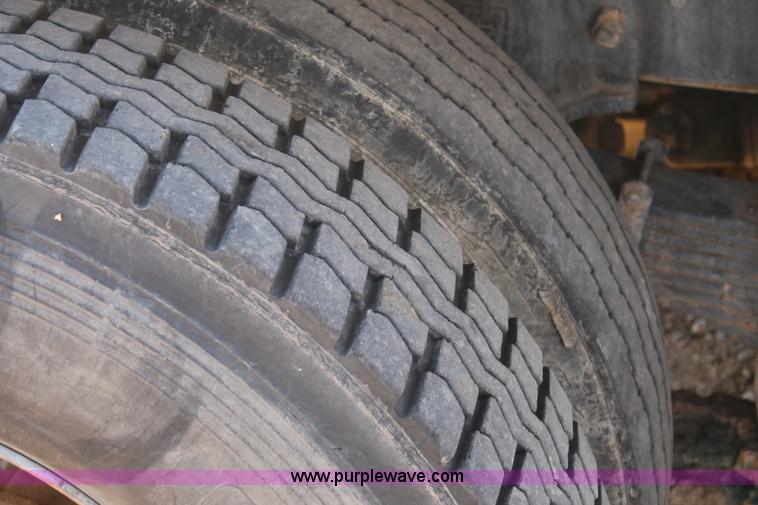 image for item C3693 1993 Ford LTS9000 vactor truck