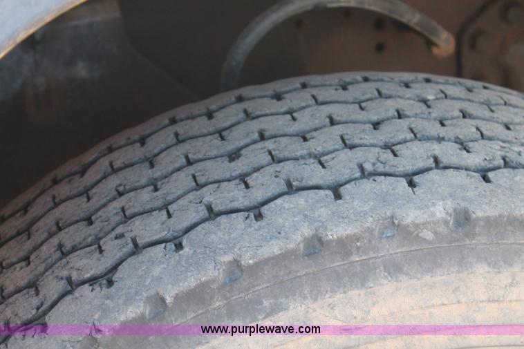 image for item C3693 1993 Ford LTS9000 vactor truck