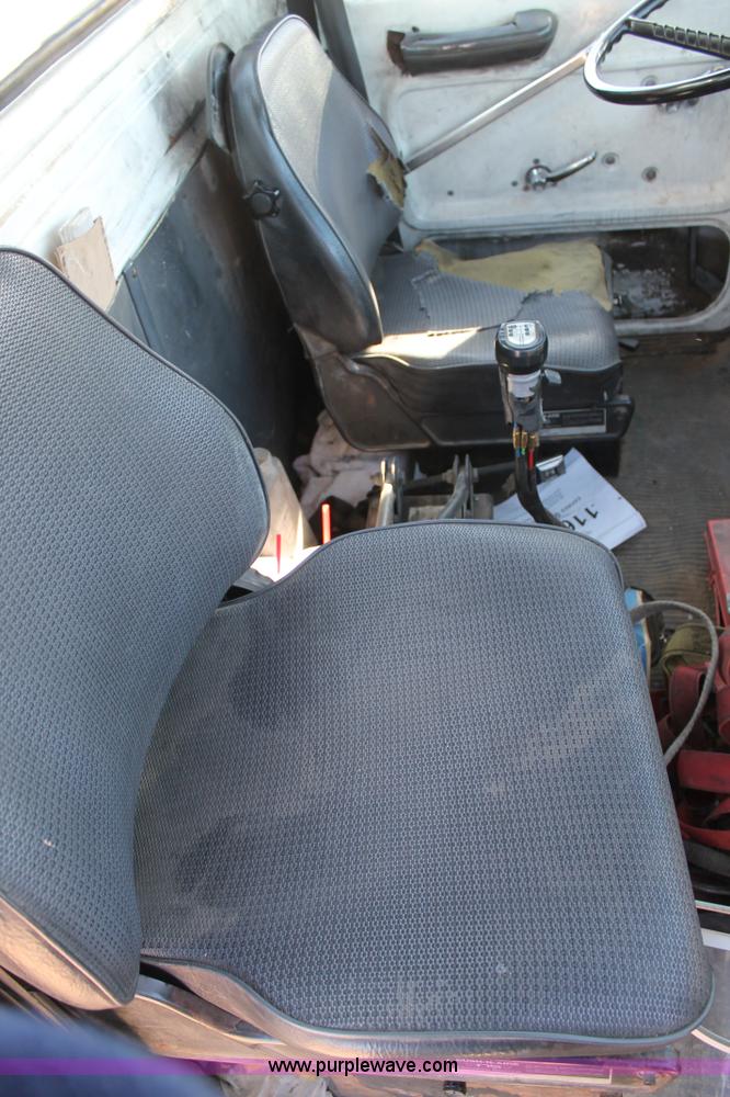 image for item C3693 1993 Ford LTS9000 vactor truck