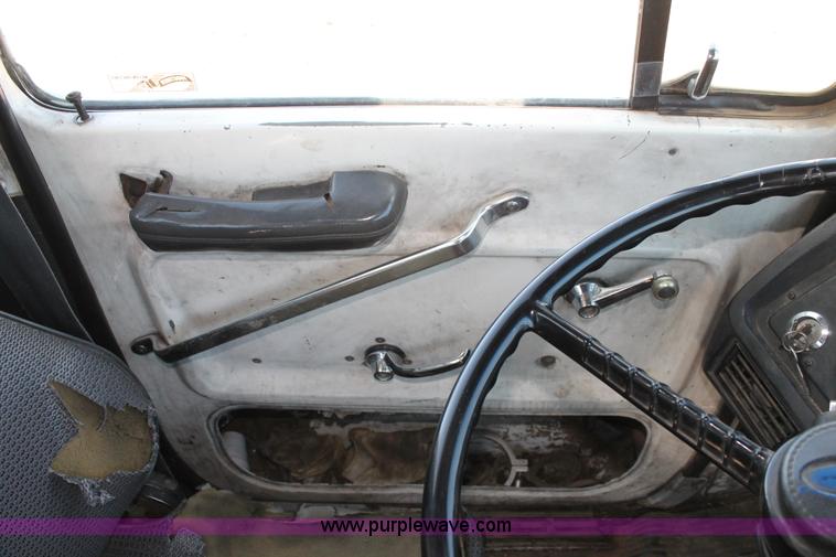 image for item C3693 1993 Ford LTS9000 vactor truck