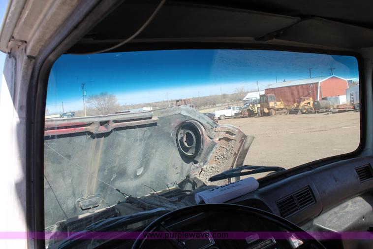 image for item C3693 1993 Ford LTS9000 vactor truck