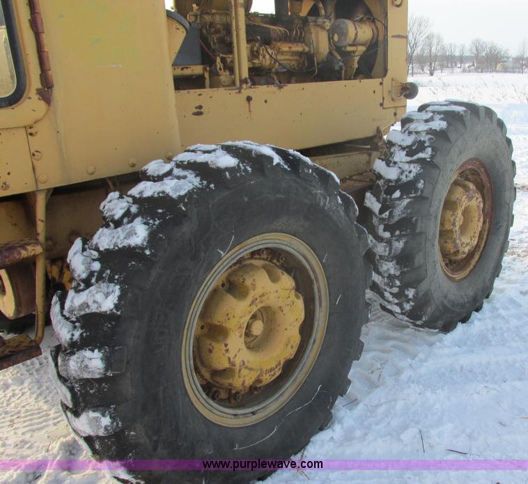 image for item E5278 1962 Caterpillar 12E motor grader