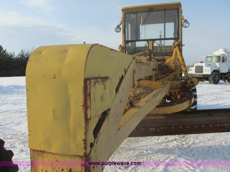 image for item E5278 1962 Caterpillar 12E motor grader