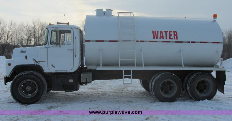 image for item E5280 1974 Mack DM600 water truck
