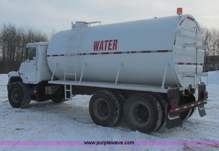 image for item E5280 1974 Mack DM600 water truck