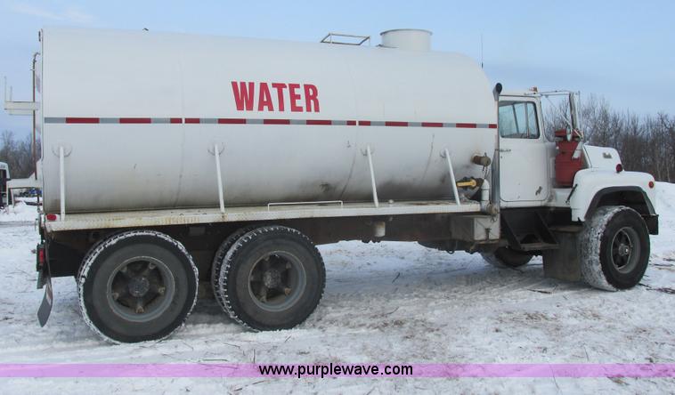 image for item E5280 1974 Mack DM600 water truck