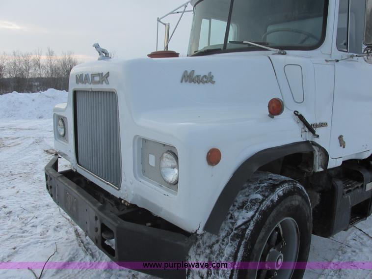 image for item E5280 1974 Mack DM600 water truck
