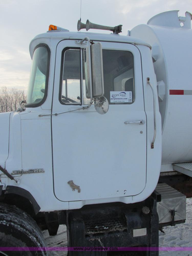 image for item E5280 1974 Mack DM600 water truck