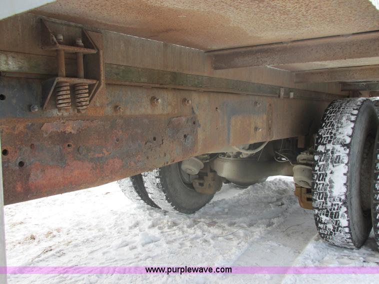 image for item E5280 1974 Mack DM600 water truck