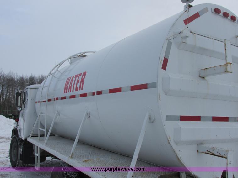 image for item E5280 1974 Mack DM600 water truck