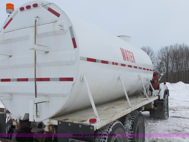 image for item E5280 1974 Mack DM600 water truck