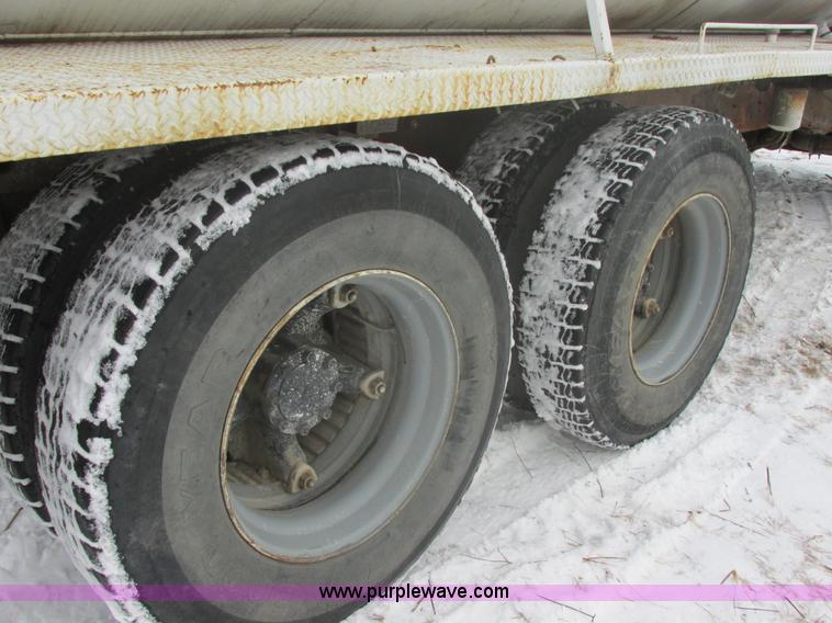 image for item E5280 1974 Mack DM600 water truck