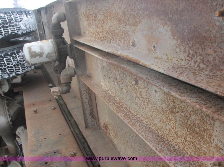 image for item E5280 1974 Mack DM600 water truck