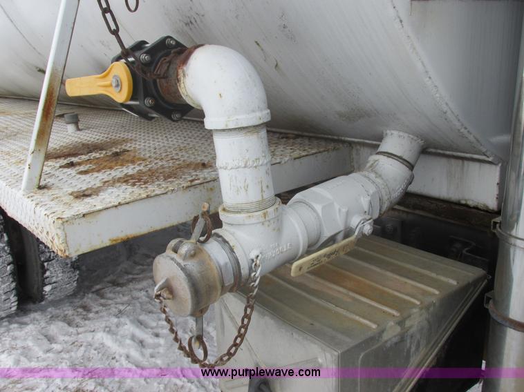 image for item E5280 1974 Mack DM600 water truck