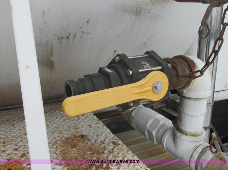 image for item E5280 1974 Mack DM600 water truck