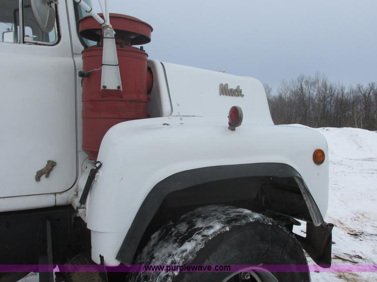 image for item E5280 1974 Mack DM600 water truck