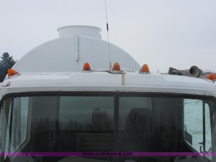 image for item E5280 1974 Mack DM600 water truck