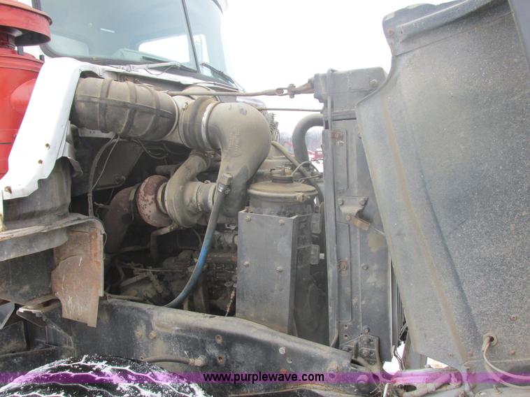 image for item E5280 1974 Mack DM600 water truck