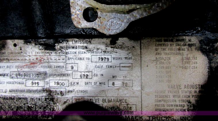 image for item E5280 1974 Mack DM600 water truck