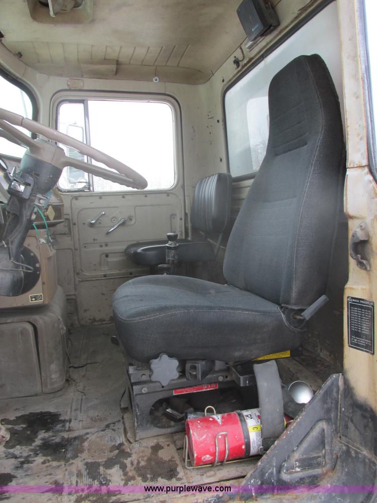 image for item E5280 1974 Mack DM600 water truck