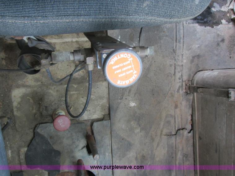 image for item E5280 1974 Mack DM600 water truck