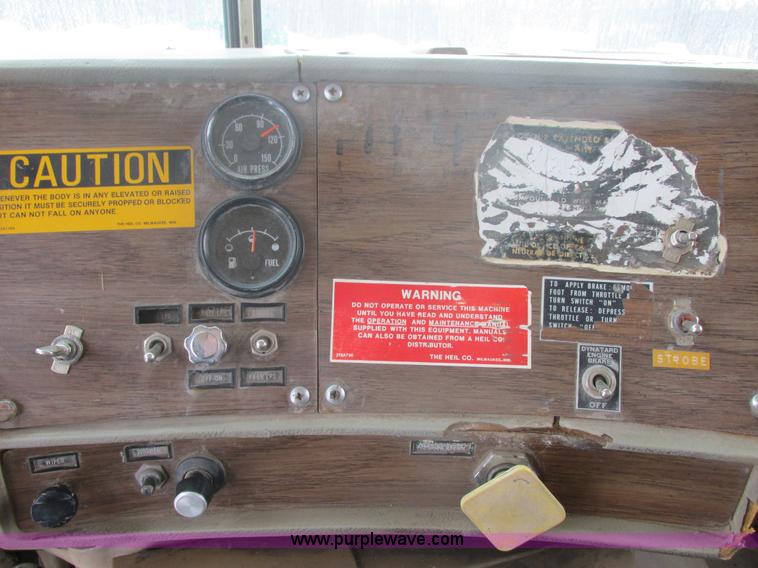 image for item E5280 1974 Mack DM600 water truck