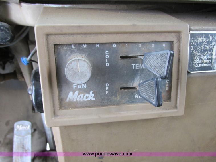 image for item E5280 1974 Mack DM600 water truck