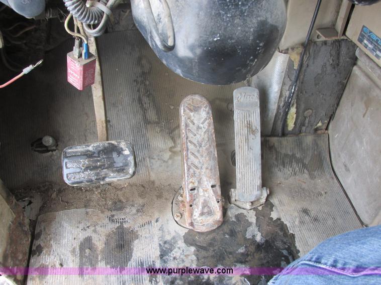 image for item E5280 1974 Mack DM600 water truck