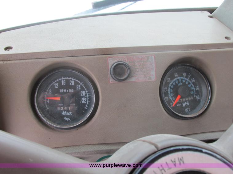 image for item E5280 1974 Mack DM600 water truck