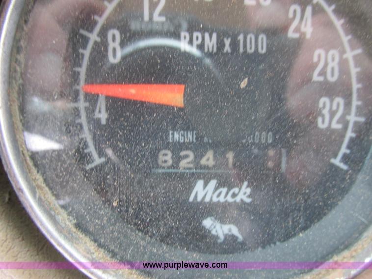 image for item E5280 1974 Mack DM600 water truck