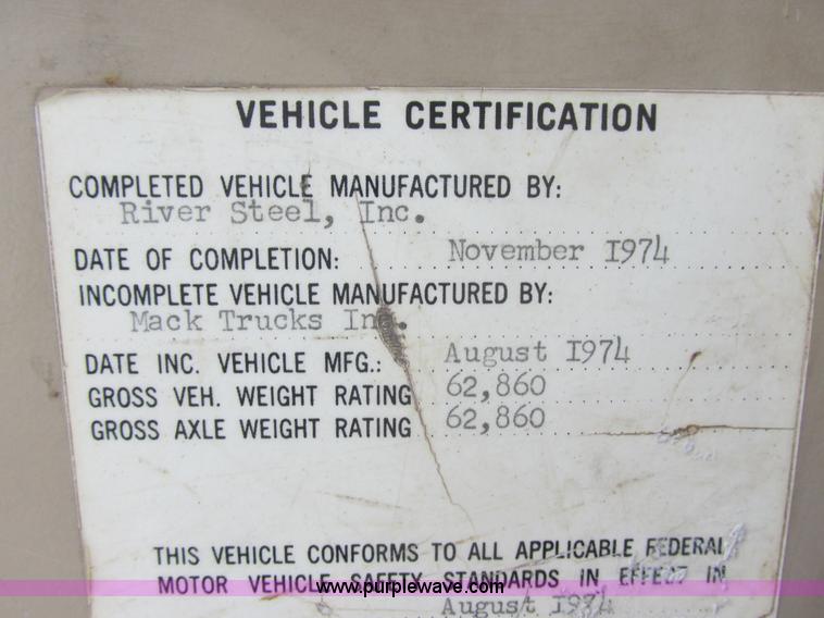 image for item E5280 1974 Mack DM600 water truck