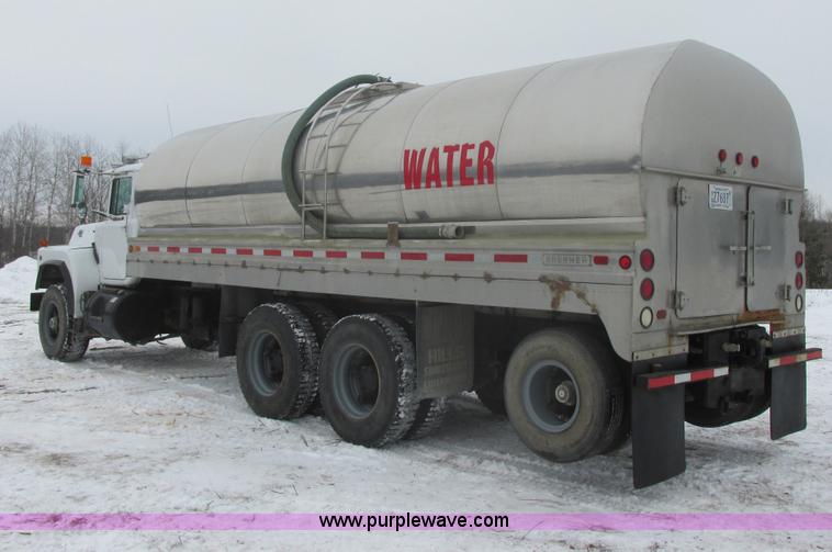 image for item E5281 1995 Mack RB688S water truck