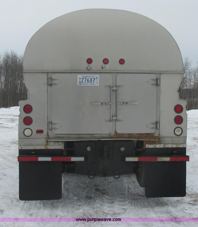 image for item E5281 1995 Mack RB688S water truck