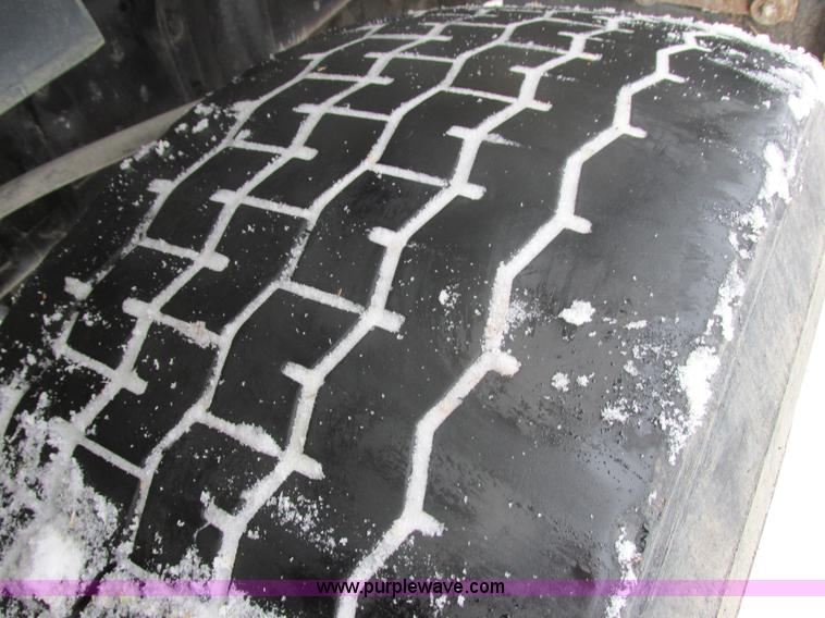 image for item E5281 1995 Mack RB688S water truck