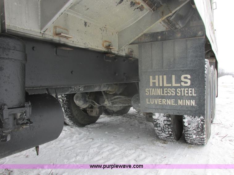 image for item E5281 1995 Mack RB688S water truck