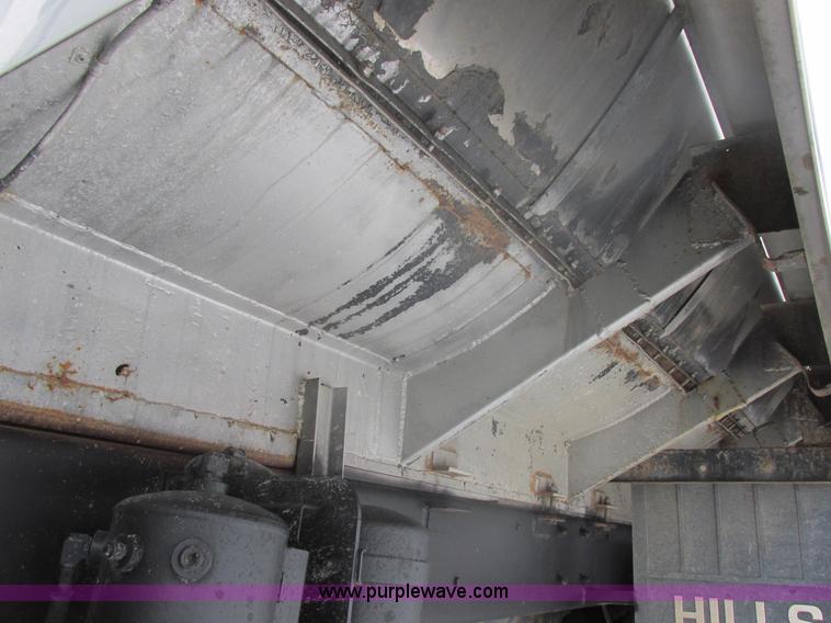 image for item E5281 1995 Mack RB688S water truck