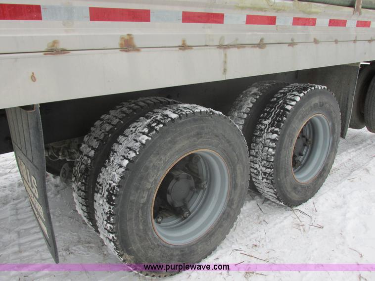 image for item E5281 1995 Mack RB688S water truck