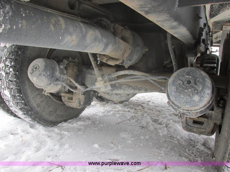 image for item E5281 1995 Mack RB688S water truck