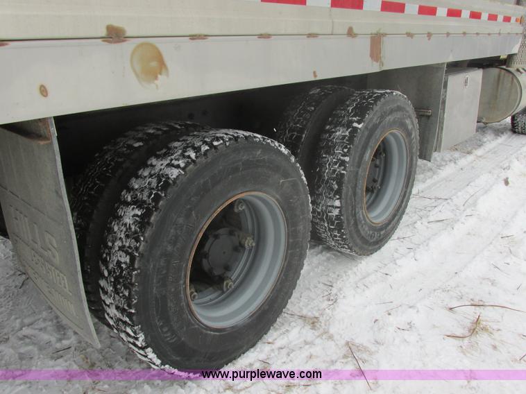 image for item E5281 1995 Mack RB688S water truck