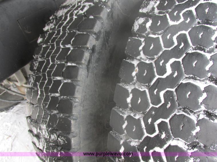 image for item E5281 1995 Mack RB688S water truck