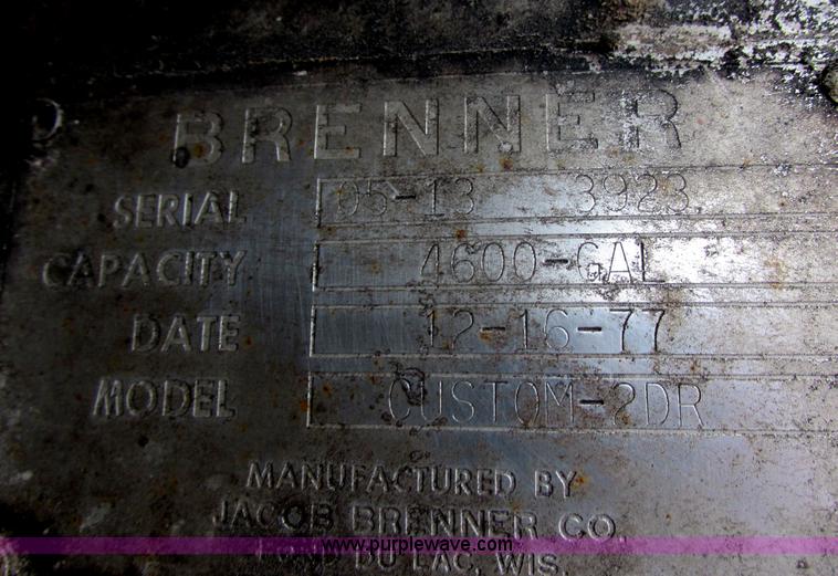 image for item E5281 1995 Mack RB688S water truck