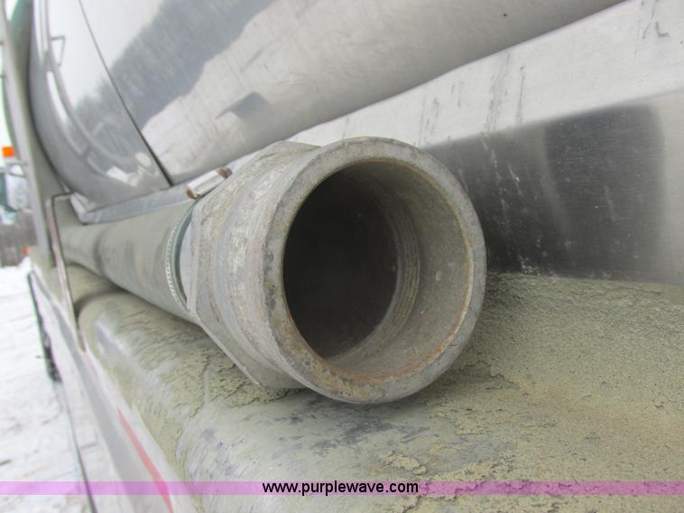 image for item E5281 1995 Mack RB688S water truck