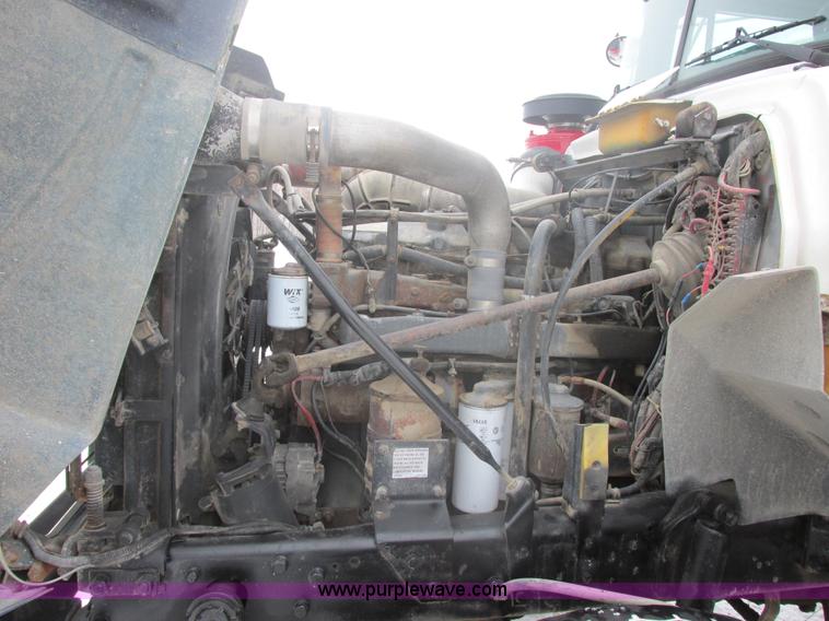 image for item E5281 1995 Mack RB688S water truck