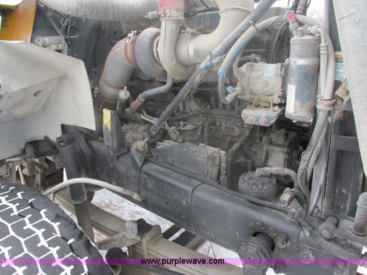 image for item E5281 1995 Mack RB688S water truck