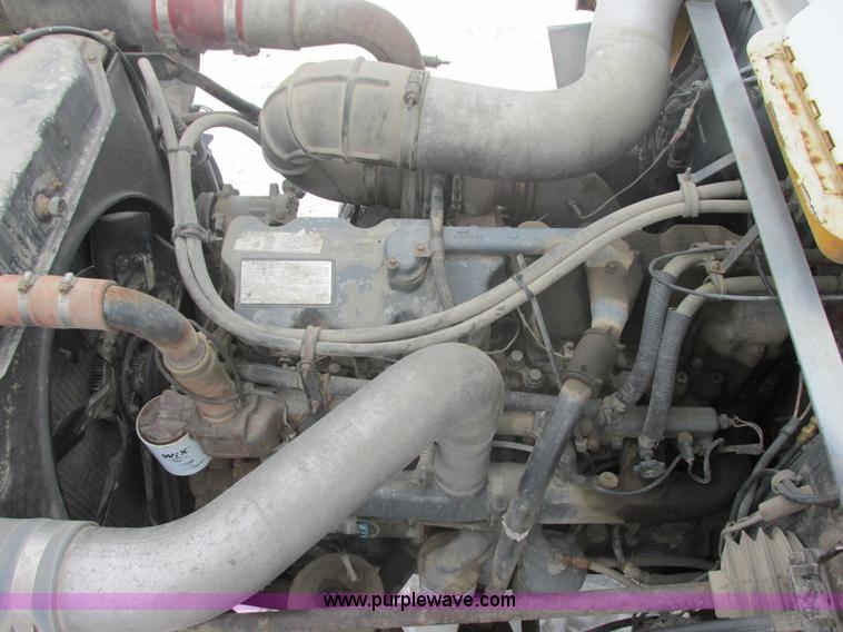 image for item E5281 1995 Mack RB688S water truck