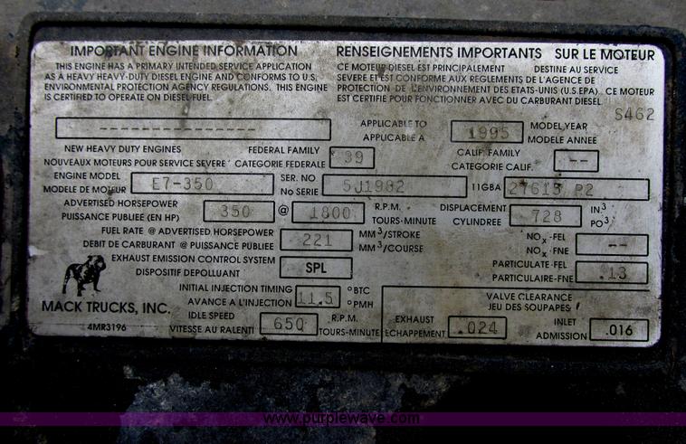 image for item E5281 1995 Mack RB688S water truck