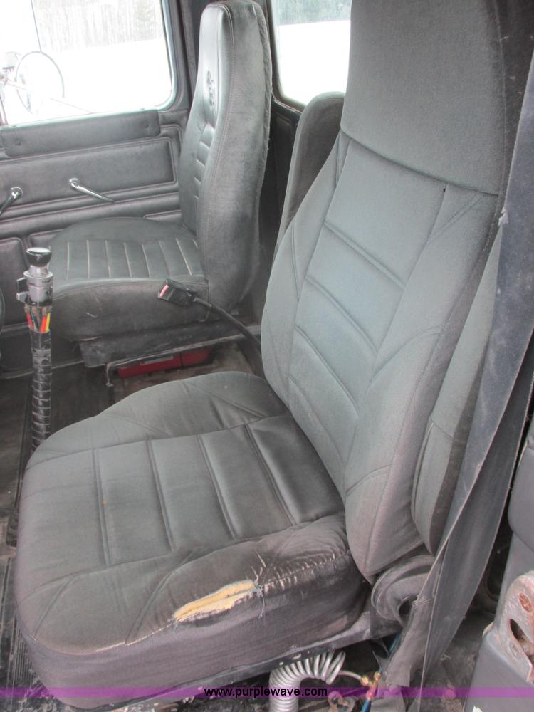 image for item E5281 1995 Mack RB688S water truck