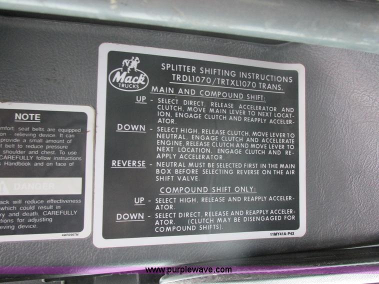 image for item E5281 1995 Mack RB688S water truck