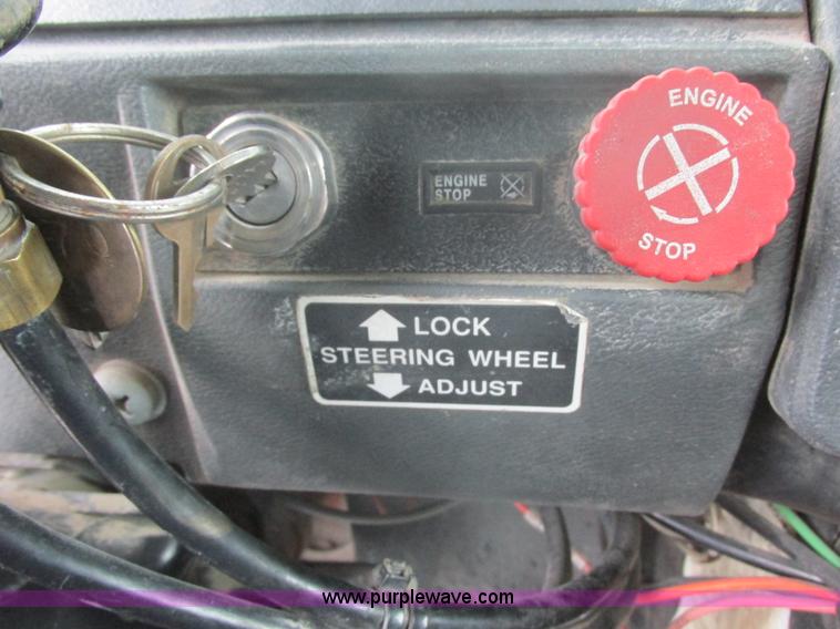 image for item E5281 1995 Mack RB688S water truck